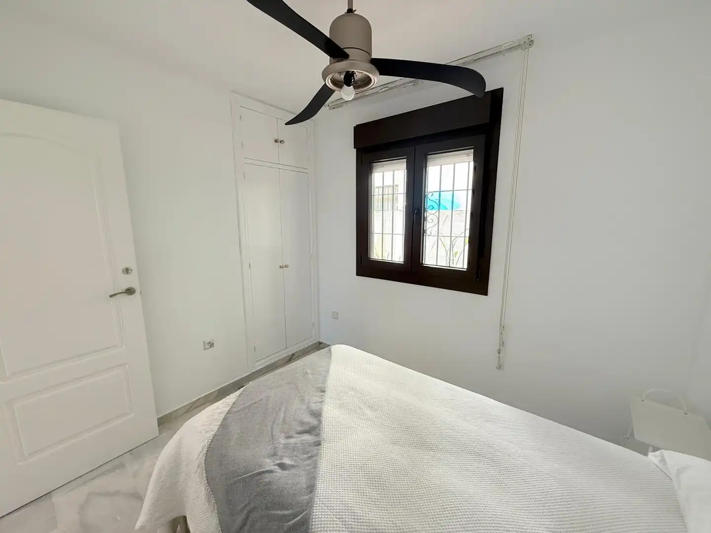 Bedroom of Apartments for sale in Fuengirola  with Air Conditioner, Terrace and Balcony