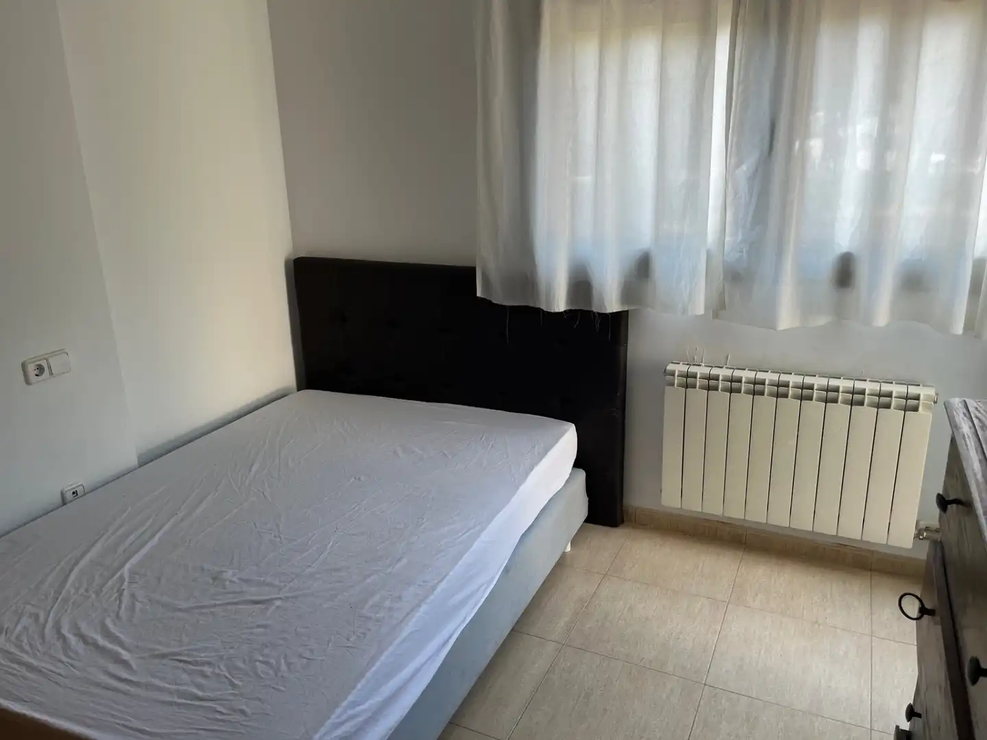 Dormitori de Casa adosada en venda en Torredembarra amb Calefacció, Terrassa i Moblat
