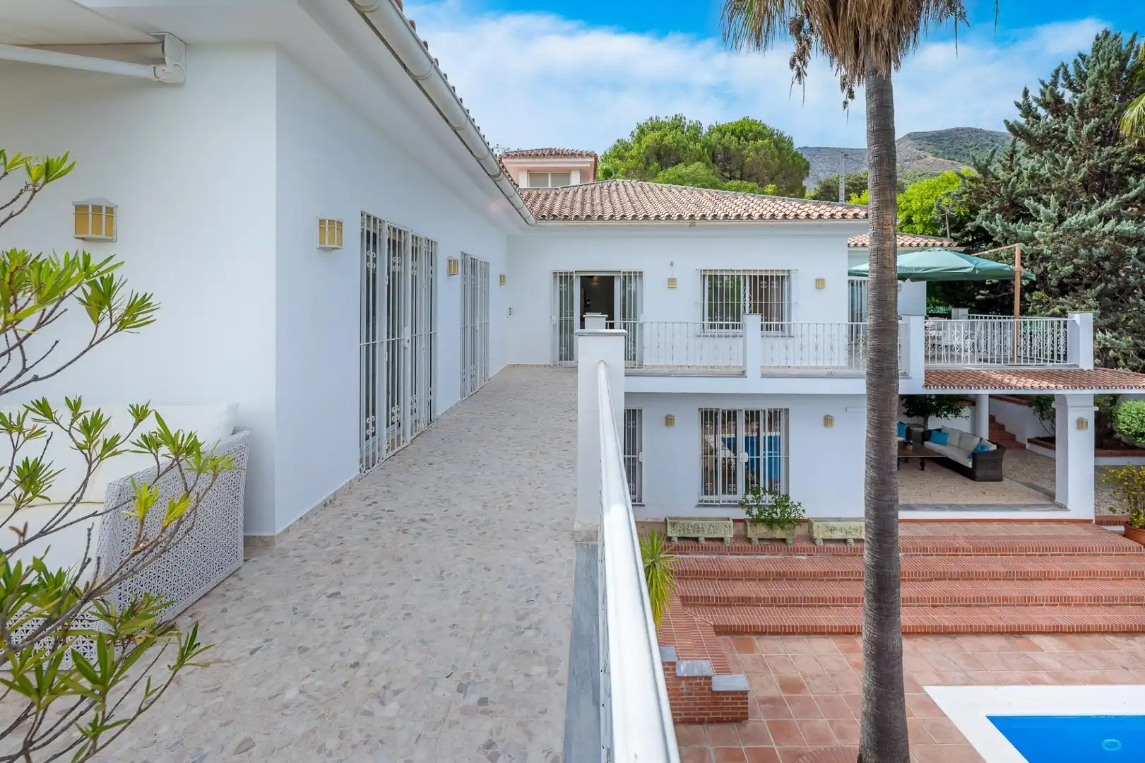 Vista exterior de Casa o xalet en venda en Alhaurín El Grande amb Aire condicionat, Calefacció i Jardí privat