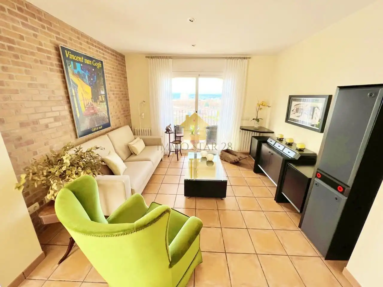 Sala d'estar de Casa o xalet en venda en La Bisbal d'Empordà amb Aire condicionat, Jardí privat i Terrassa