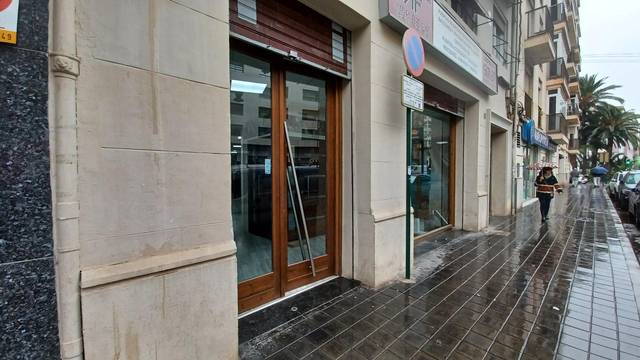 Local comercial en Alquiler en Calle Guillem Castro en La Roqueta