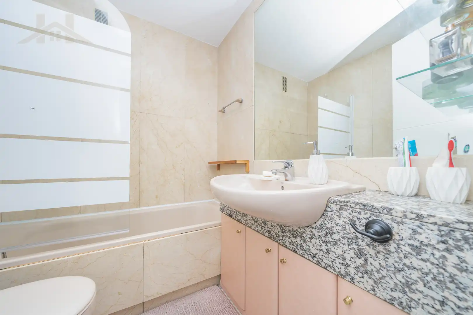 Baño de Piso en venta en Fuenlabrada con Aire acondicionado y Calefacción