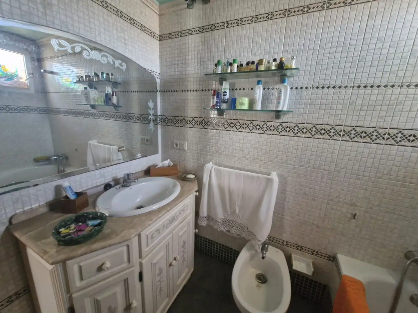 Badezimmer von Wohnung zum Verkauf in La Línea de la Concepción mit Terrasse und Möbliert