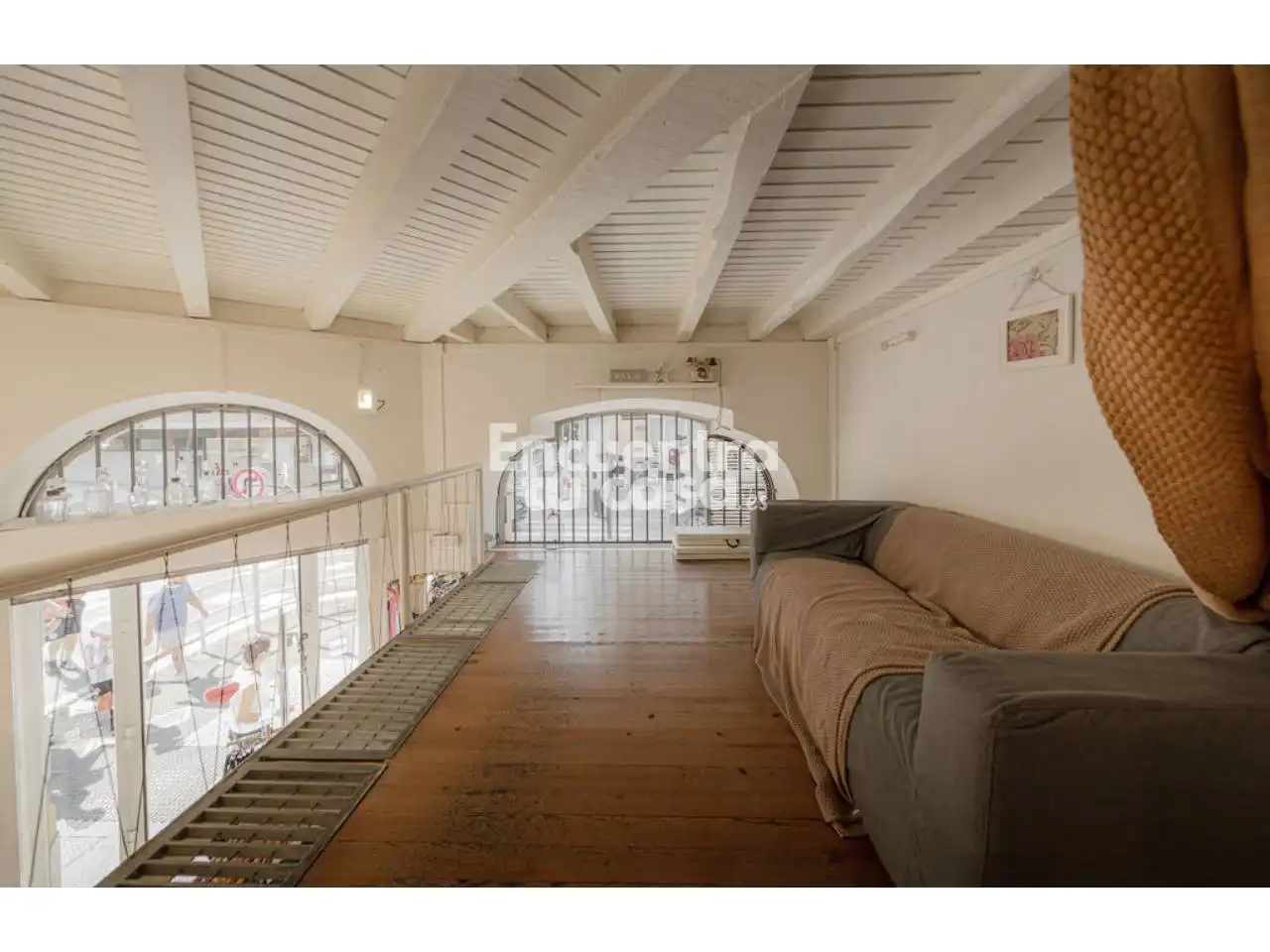 Sala d'estar de Local de lloguer en Donostia - San Sebastián  amb Alarma
