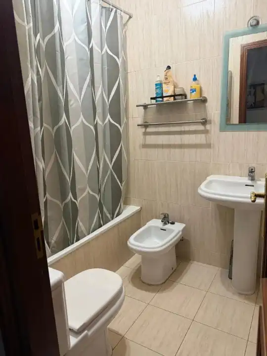 Bathroom of Flat for rent in Santiago de Compostela   with Heating, Storage room and Furnished