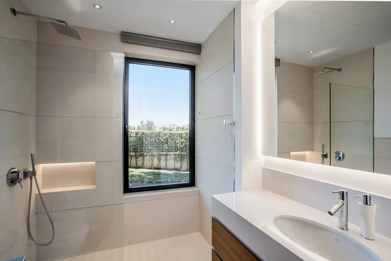 Bathroom of Houses for sale in Marbella  with Air Conditioner, Heating and Private garden
