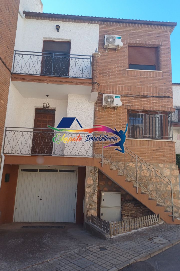 Vista exterior de Casa adosada en venda en Villacañas amb Aire condicionat, Calefacció i Terrassa