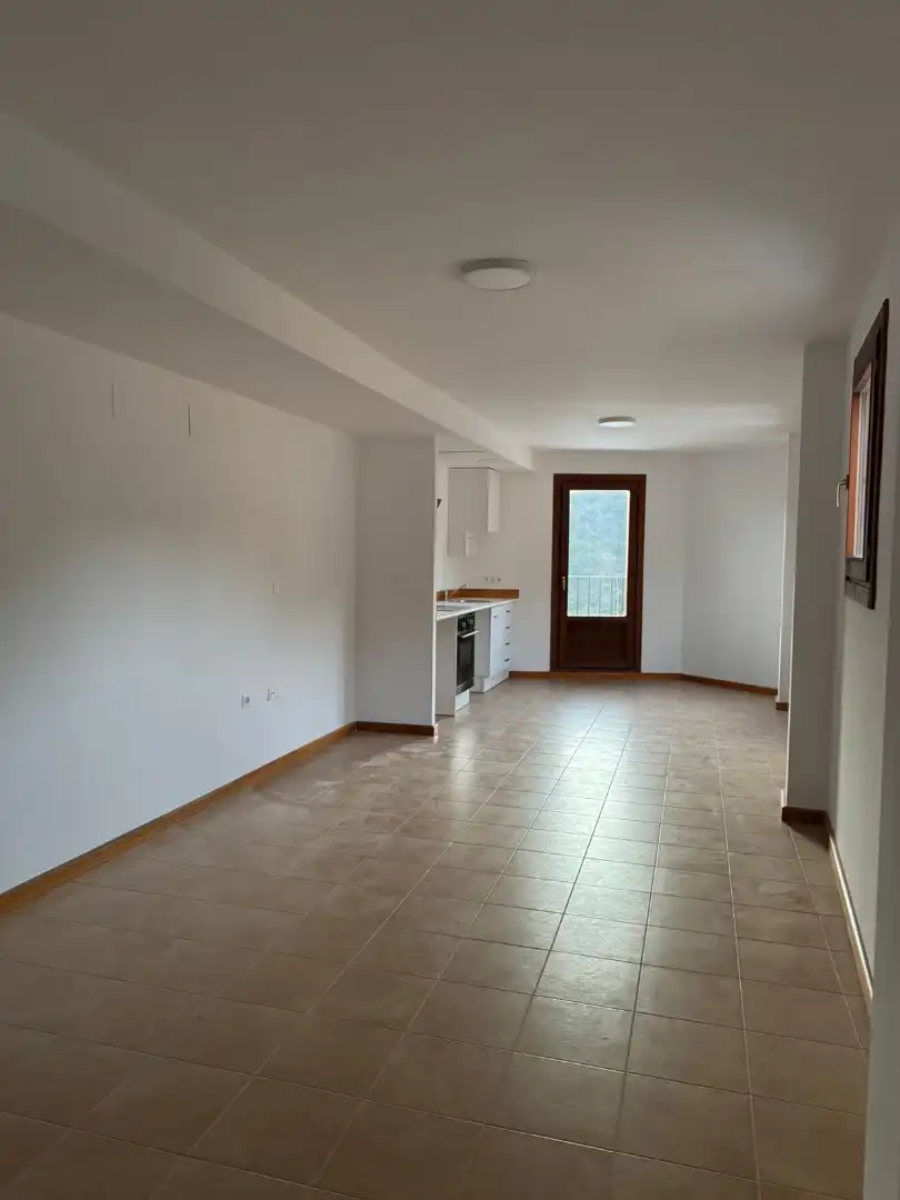 Maisonette zum Verkauf in Chóvar mit Ofen
