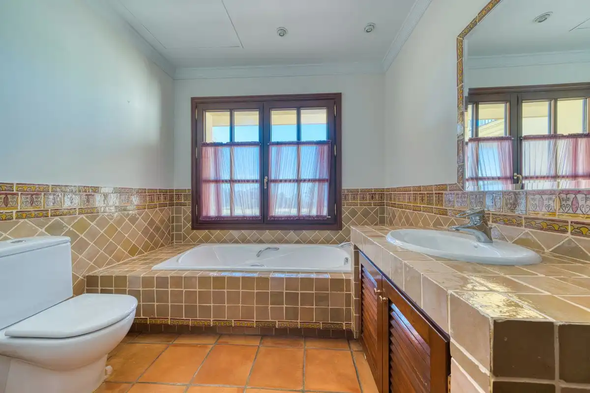 Baño de Casa o chalet de alquiler en Benahavís con Aire acondicionado, Jardín privado y Terraza