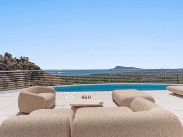 Detached house with pool for sale in Calle de Peñas Rojas