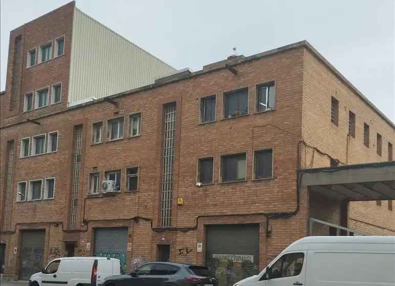 Außenansicht von Fabrikhallen zum Verkauf in L'Hospitalet de Llobregat