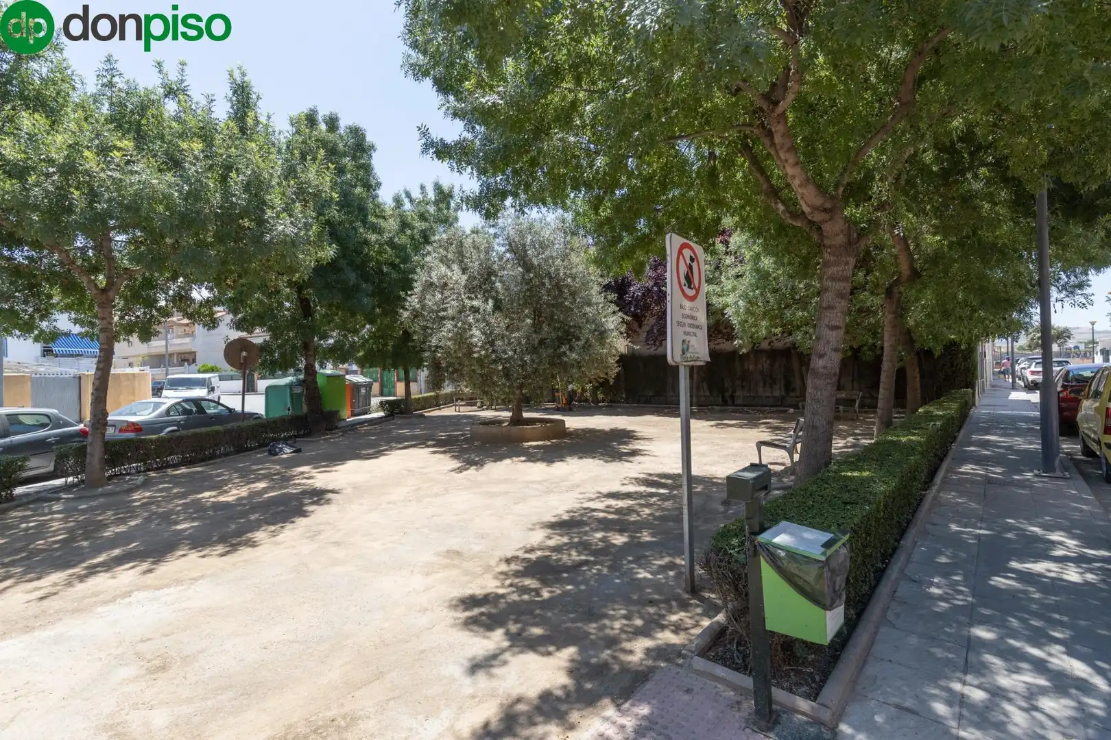Parking of Detached homes for sale in Vegas del Genil