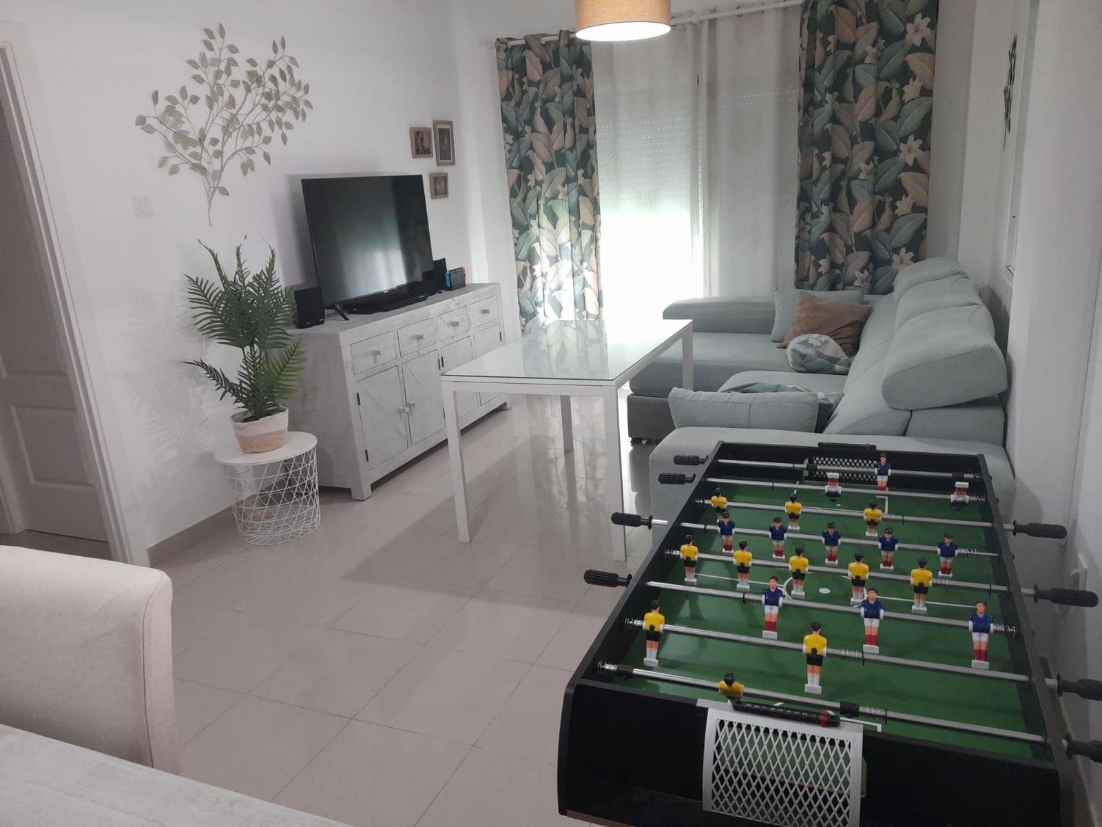 Sala d'estar de Casa adosada en venda en Salteras amb Aire condicionat i Terrassa