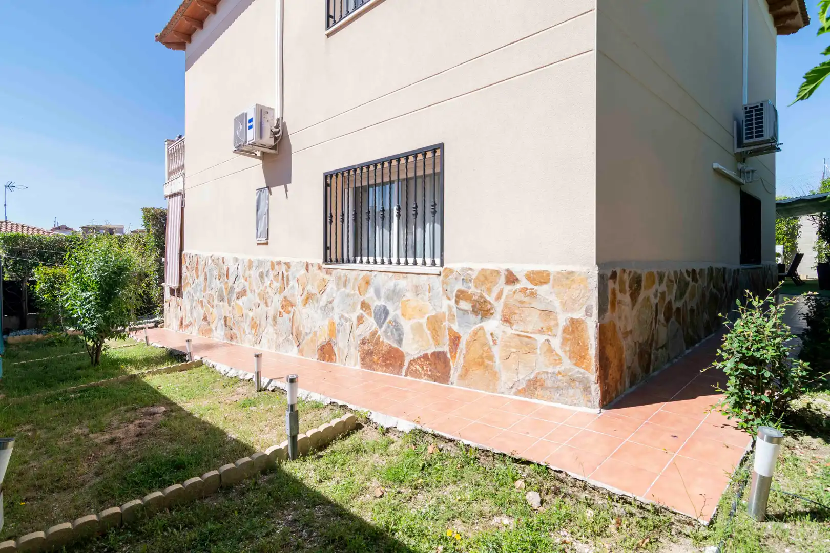 Vista exterior de Casa o chalet en venta en Méntrida con Aire acondicionado, Calefacción y Jardín privado