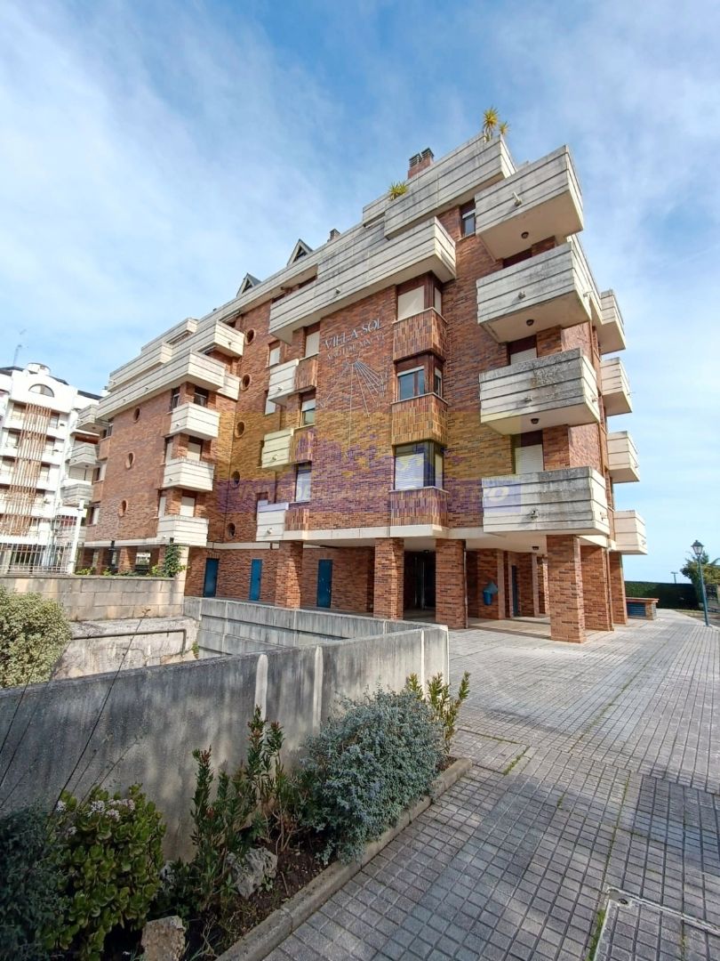 Vista exterior de Pis en venda en Castro-Urdiales amb Moblat