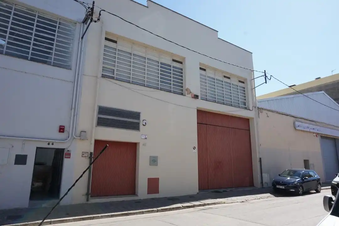 Vista exterior de Nau industrial de lloguer en Girona