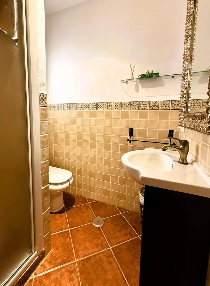 Bany de Casa o xalet en venda en La Rinconada amb Aire condicionat, Jardí privat i Piscina