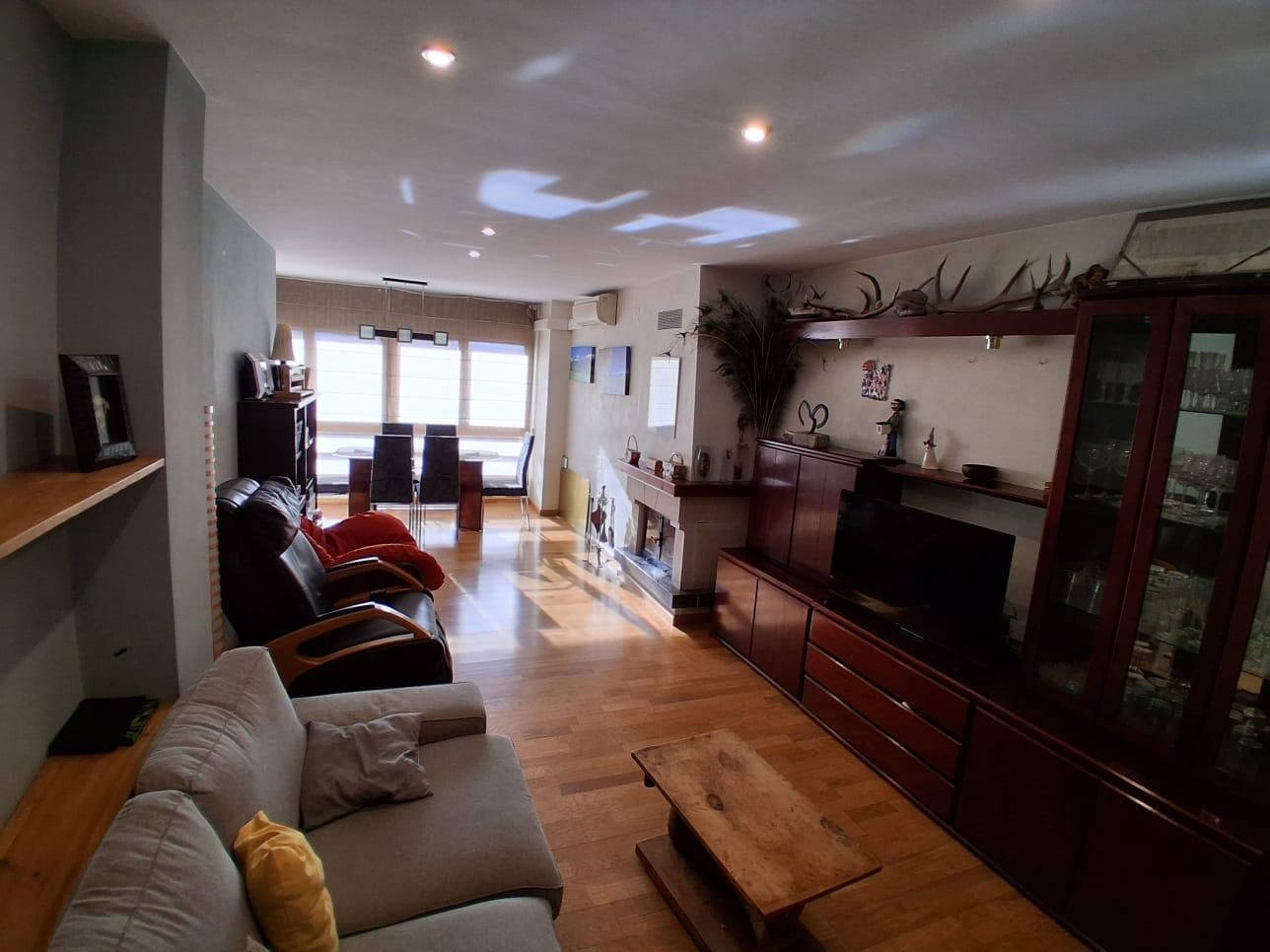 Sala de estar de Piso en venta en La Seu d'Urgell con Calefacción