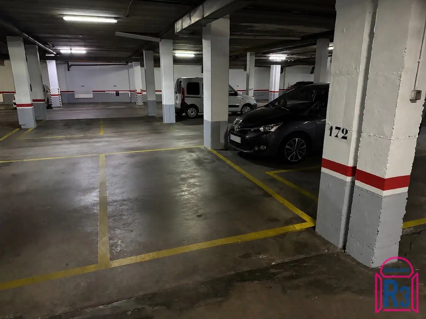 Parkplatz von Wohnung zur Miete in León Capital  mit Heizung, Terrasse und Möbliert