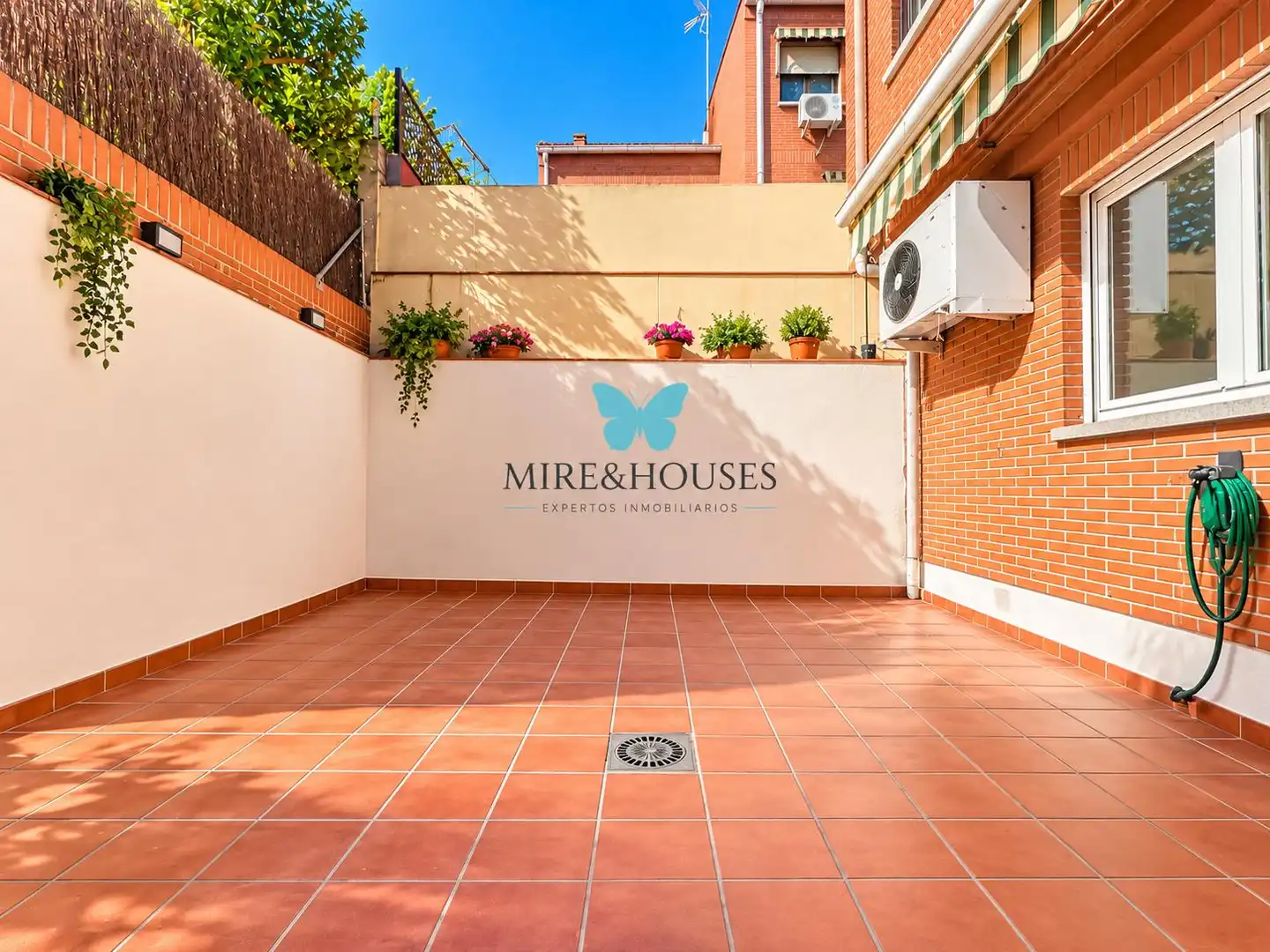 Terrassa de Casa adosada en venda en Ensanche