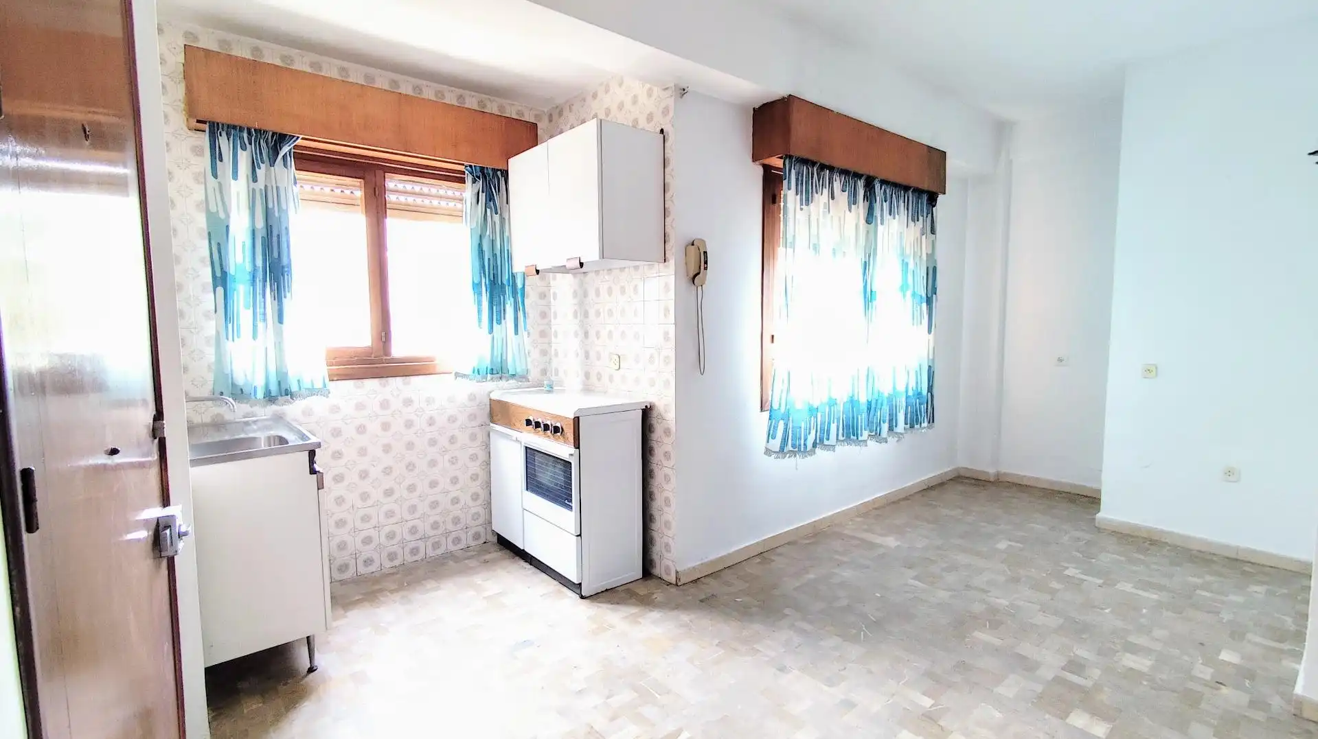 Cocina de Estudio en venta en Torremolinos con Jardín privado y Piscina comunitaria