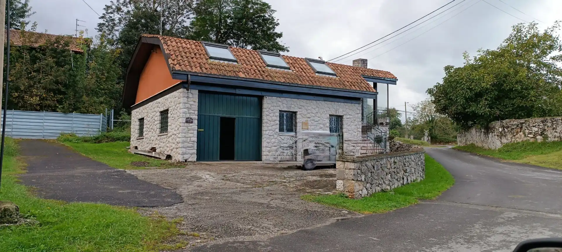 Vista exterior de Finca rústica en venda en Llanes amb Calefacció, Jardí privat i Traster