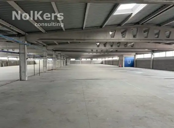 Industrial building with lift to rent in Almeda - El Corte Inglés, imagen 3