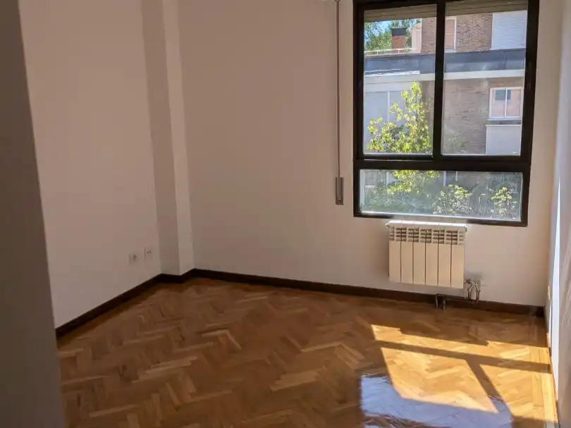 Schlafzimmer von Wohnung zur Miete in Madrid mit Klimaanlage, Heizung und Parkett
