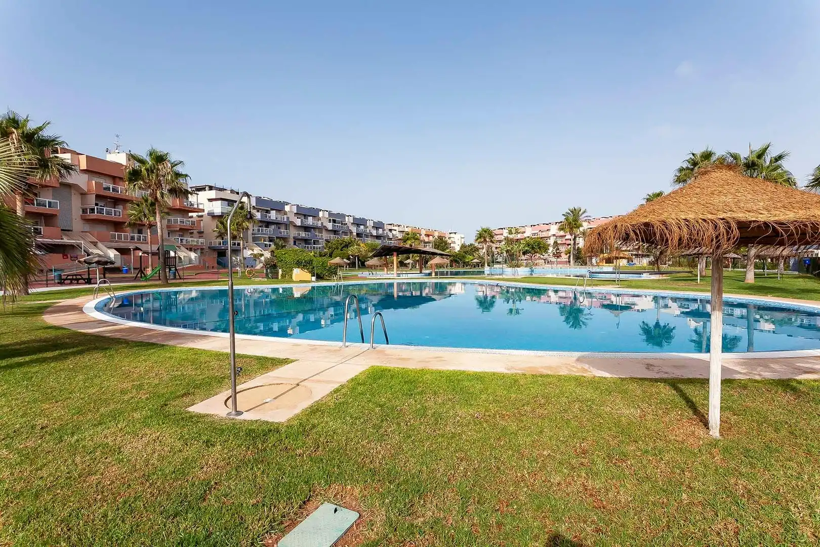 Piscina de Pis en venda en El Ejido amb Aire condicionat, Calefacció i Jardí privat