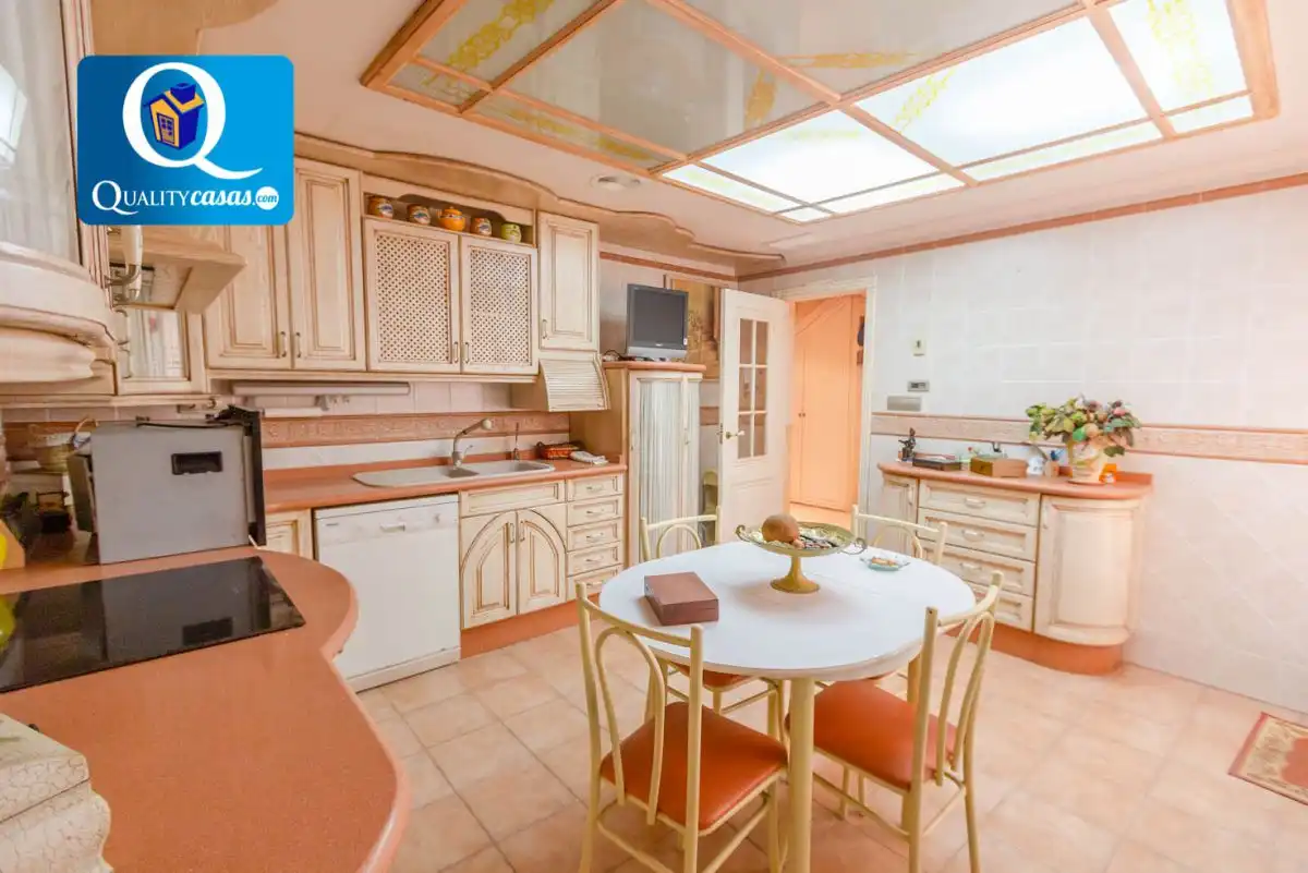 Cocina de Casa adosada en venta en Crevillent con Aire acondicionado, Terraza y Trastero