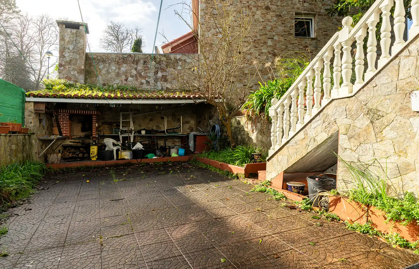 Aparcament de Casa o xalet en venda en Oleiros amb Calefacció, Jardí privat i Parquet