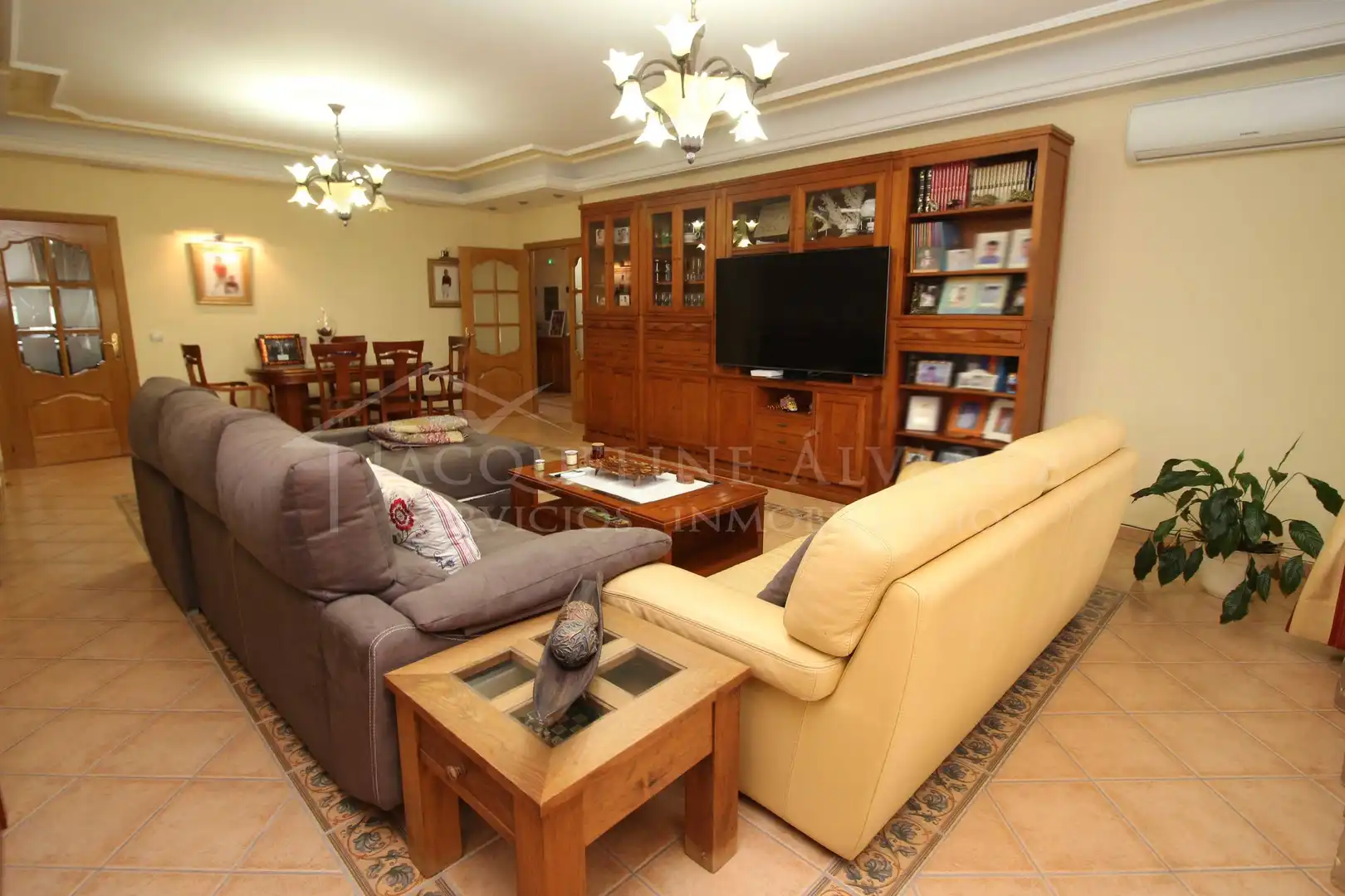 Sala d'estar de Casa o xalet en venda en Yeles amb Calefacció, Jardí privat i Piscina