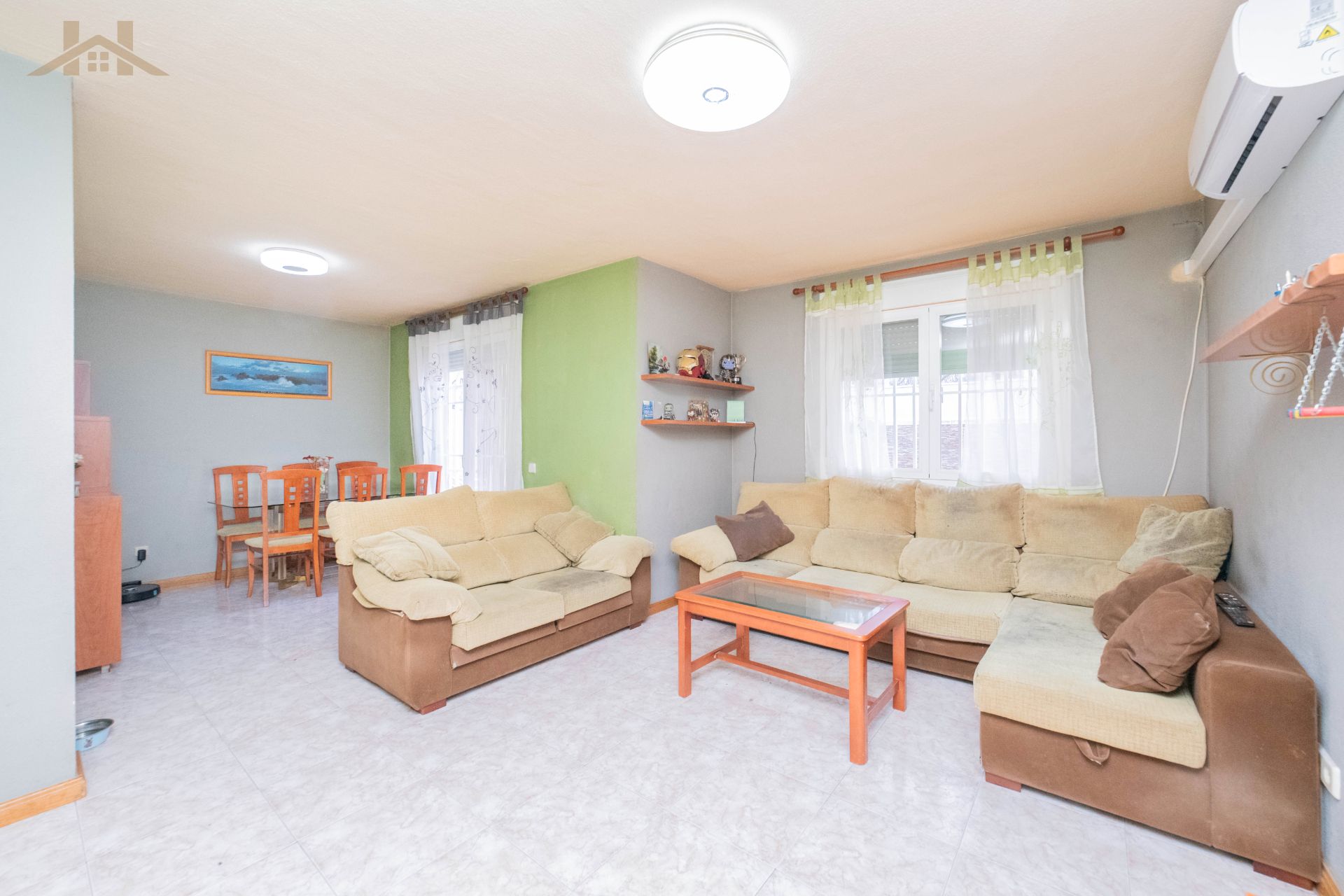 Sala d'estar de Casa adosada en venda en Ugena amb Aire condicionat, Calefacció i Jardí privat