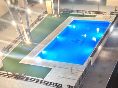 Piscina de Pis en venda en Badalona amb Aire condicionat, Terrassa i Balcó