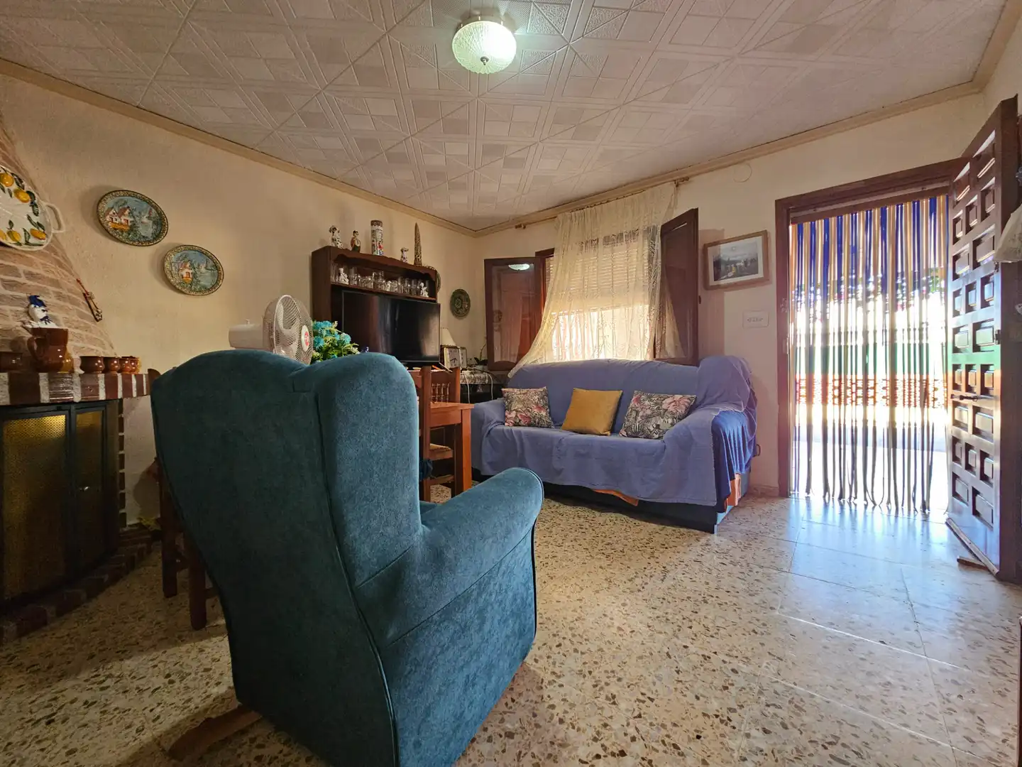 Sala d'estar de Casa o xalet en venda en Oliva amb Jardí privat, Piscina i Moblat