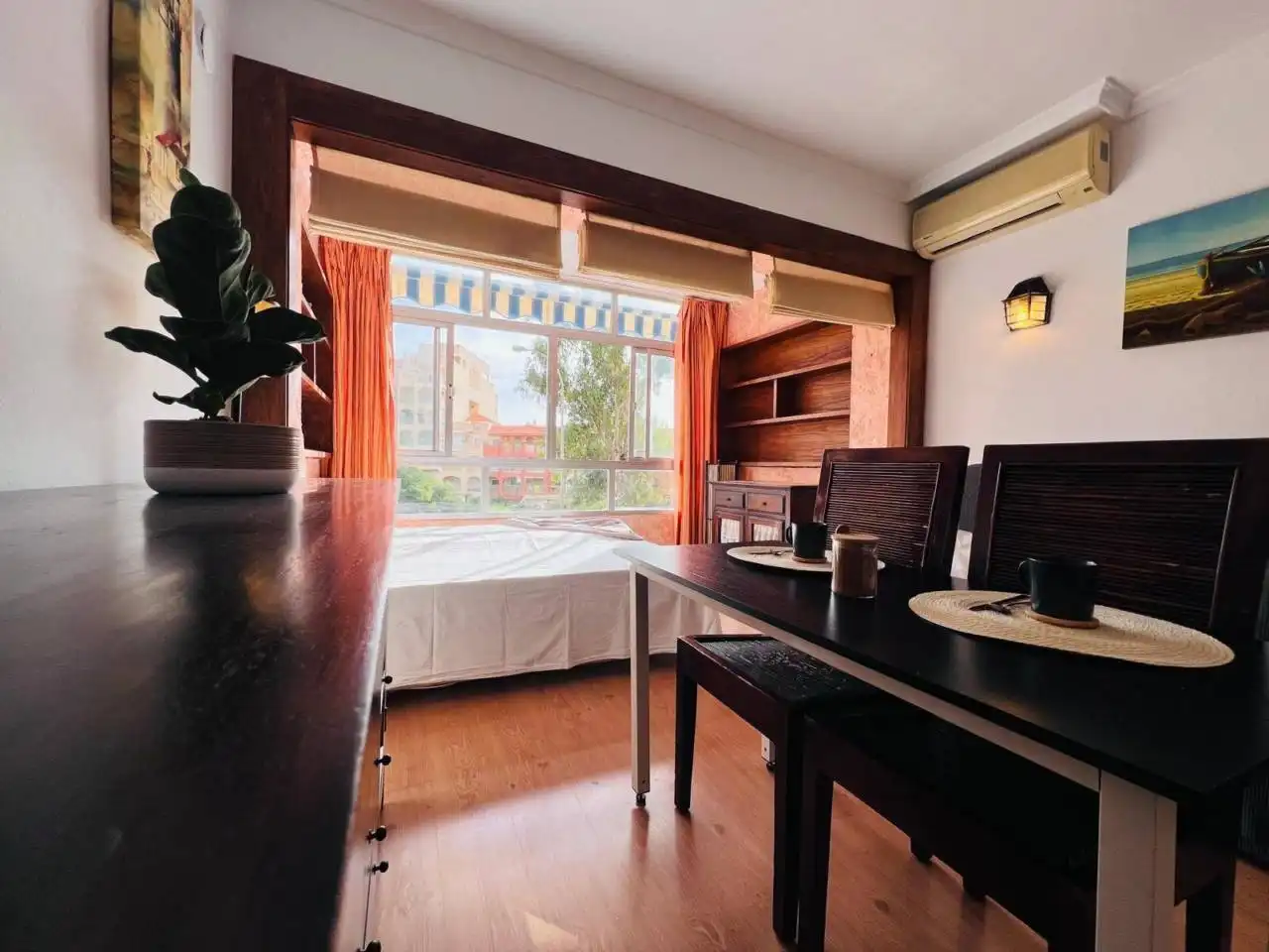 Habitación de Estudio de alquiler en El Ejido con Aire acondicionado y Amueblado