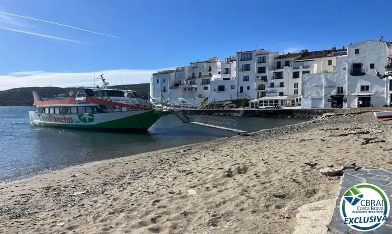 Vista exterior de Pis en venda en Cadaqués amb Moblat, Forn i Microones
