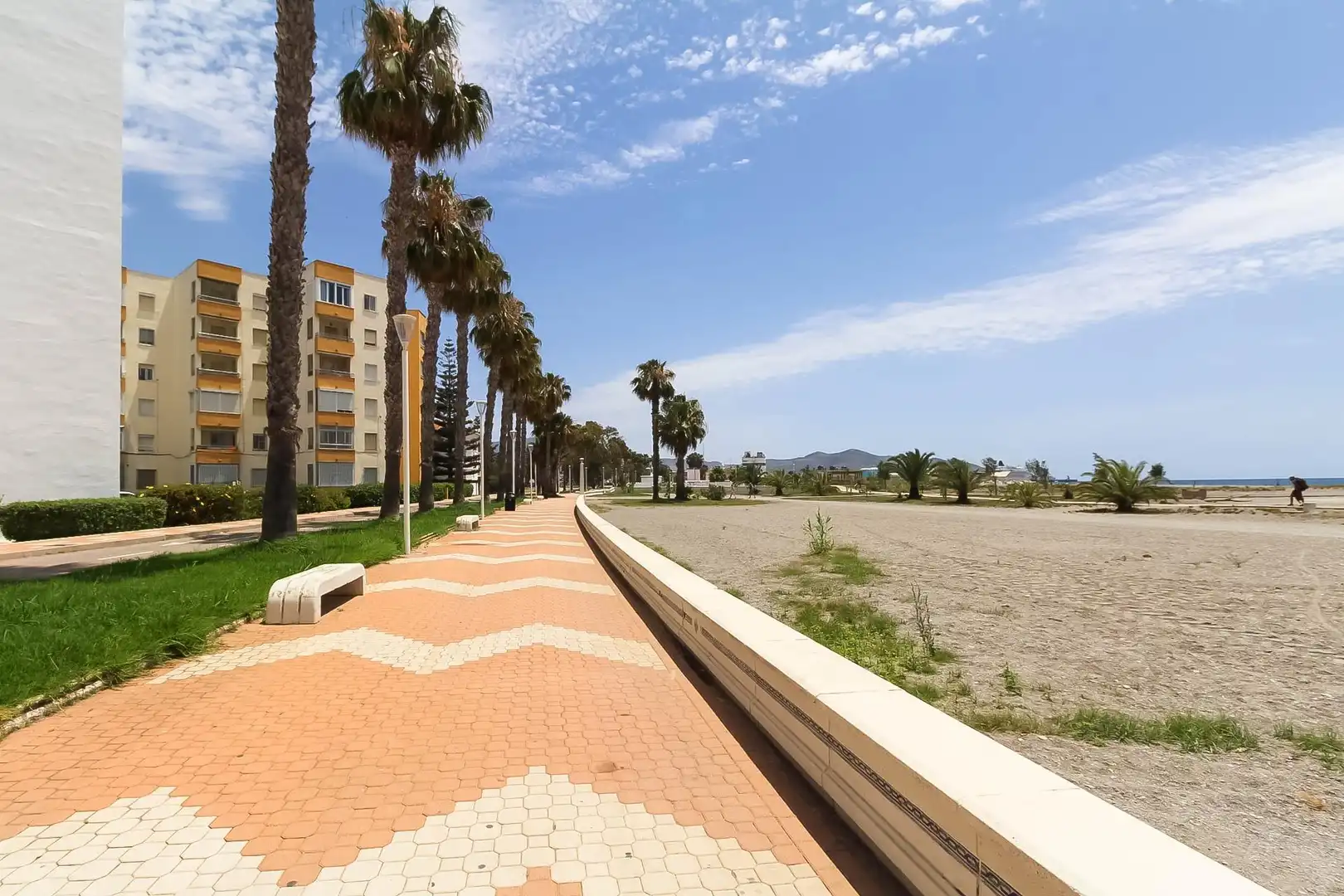 Vista exterior de Piso en venta en Motril con Terraza y Piscina comunitaria