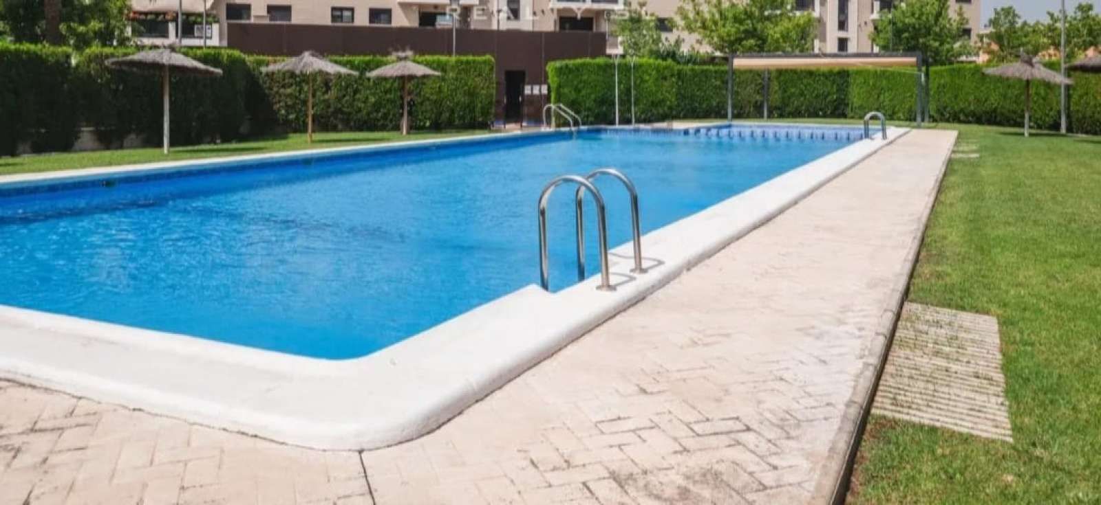 Piscina de Apartament per a compartir en El Puig de Santa Maria amb Aire condicionat i Terrassa