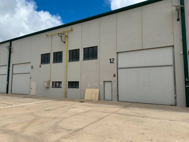 Nave industrial en Alquiler en Calle Alfoz de Bricia en Villalonquéjar