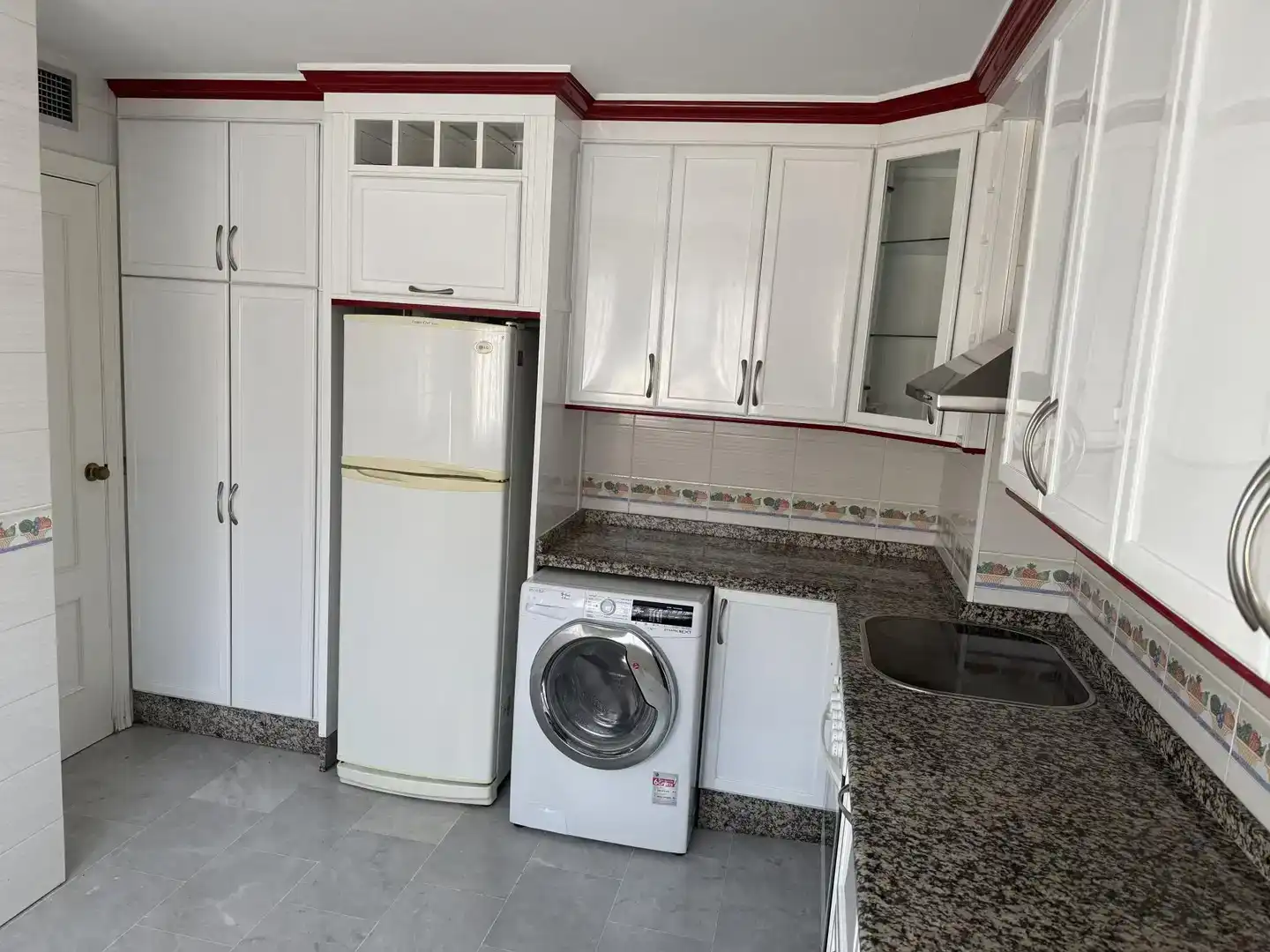 Cuina de Pis en venda en Dos Hermanas amb Aire condicionat, Jardí privat i Piscina