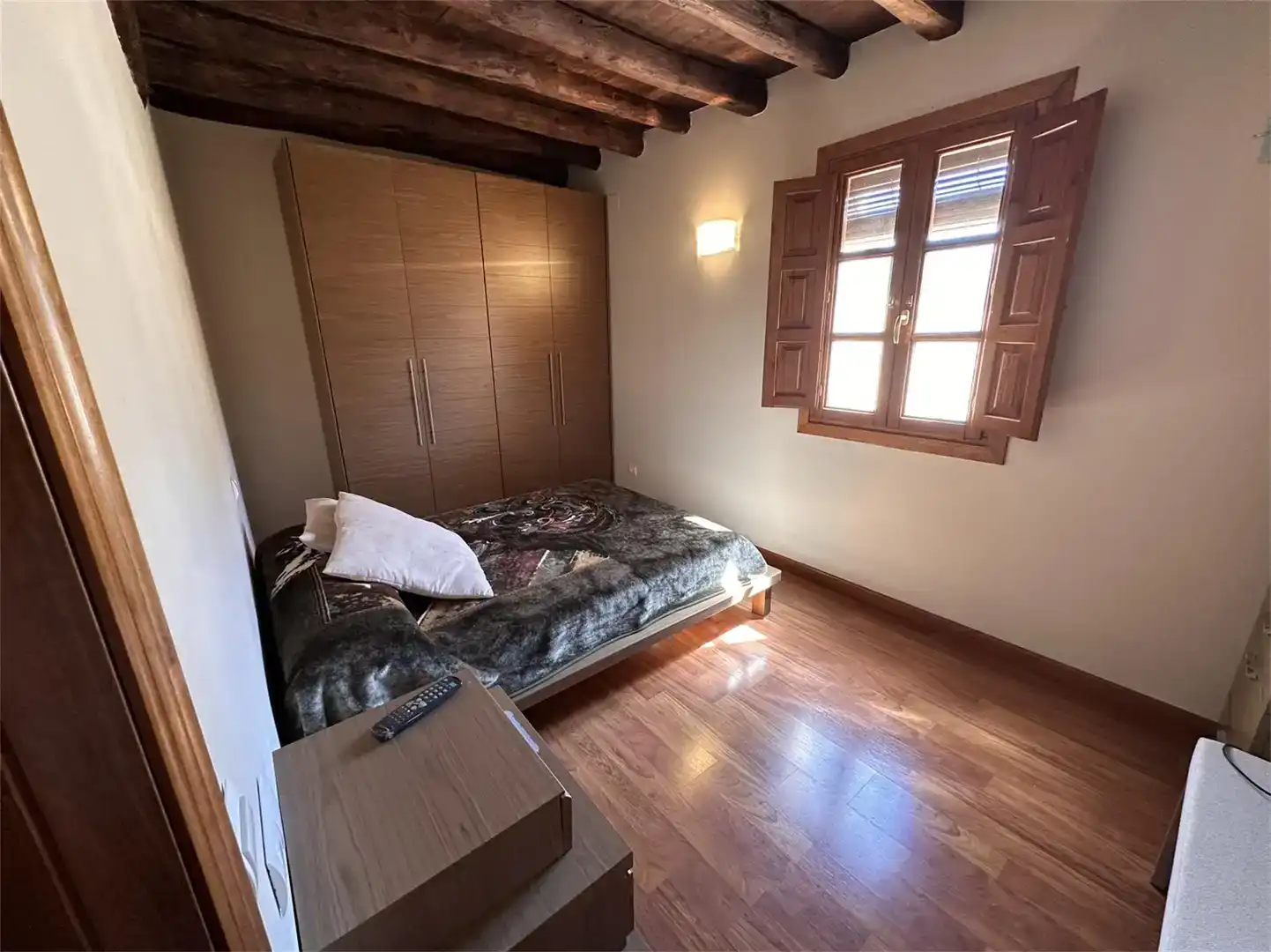 Dormitori de Finca rústica en venda en Uncastillo amb Parquet, Traster i Moblat