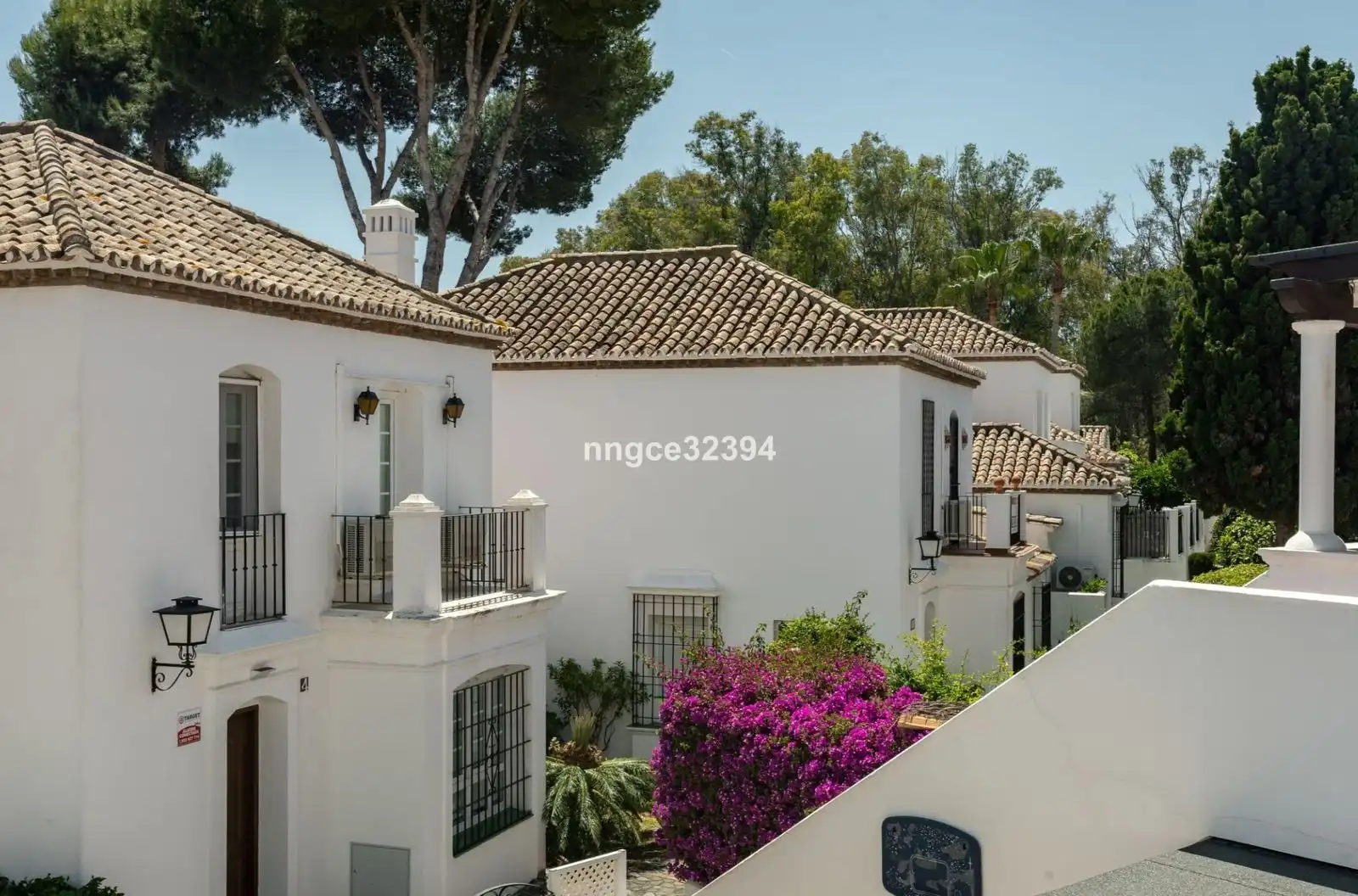 Vista exterior de Àtic en venda en Estepona amb Aire condicionat, Terrassa i Moblat