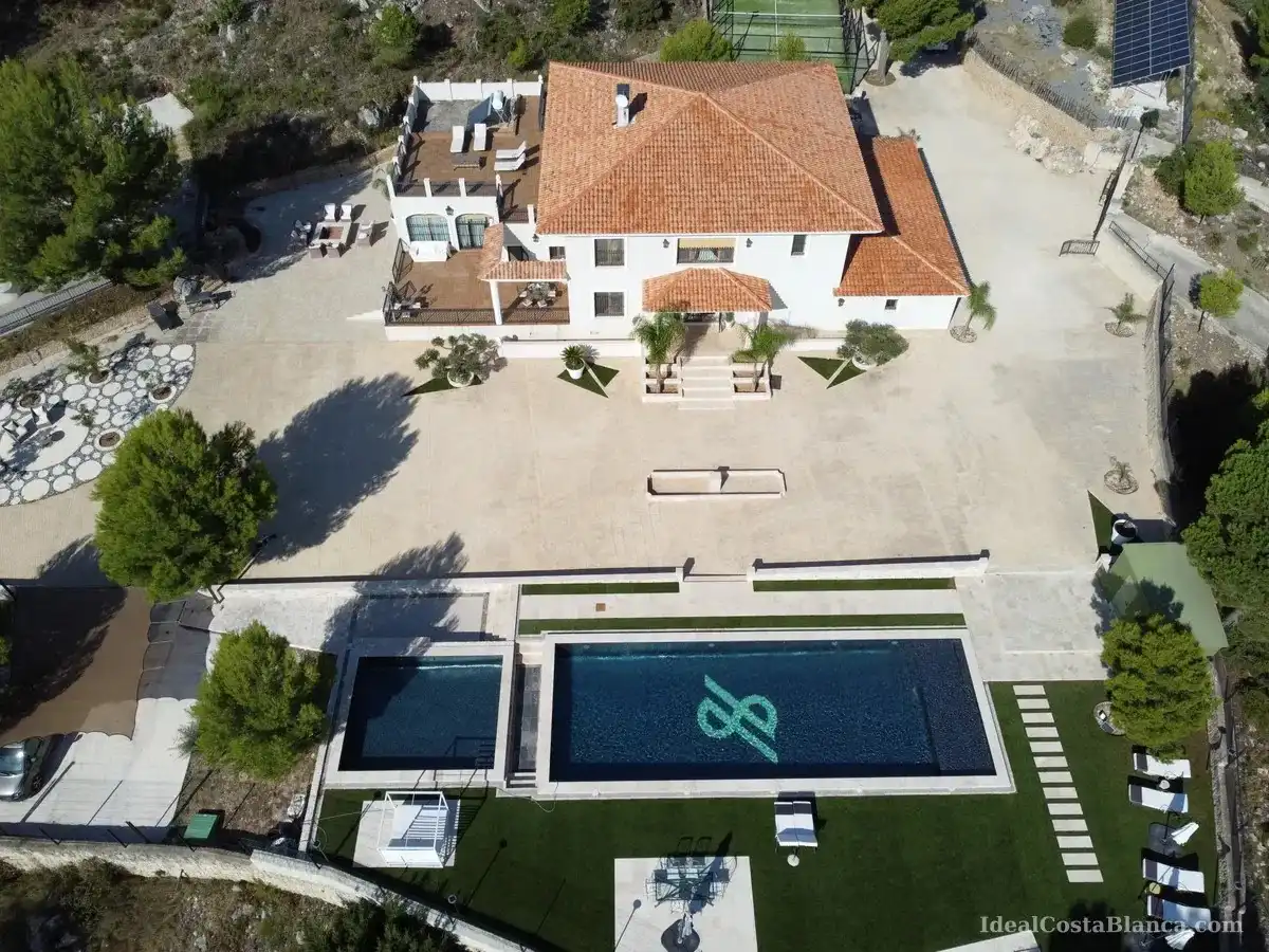 Detached house with balcony for sale in El Castell de Guadalest, imagen 5