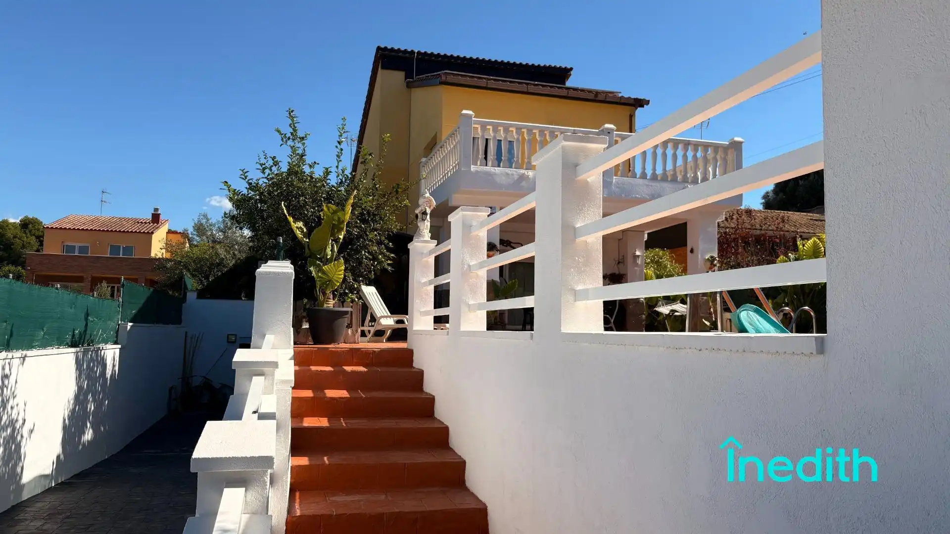 Vista exterior de Casa o xalet en venda en Cunit amb Aire condicionat, Calefacció i Jardí privat
