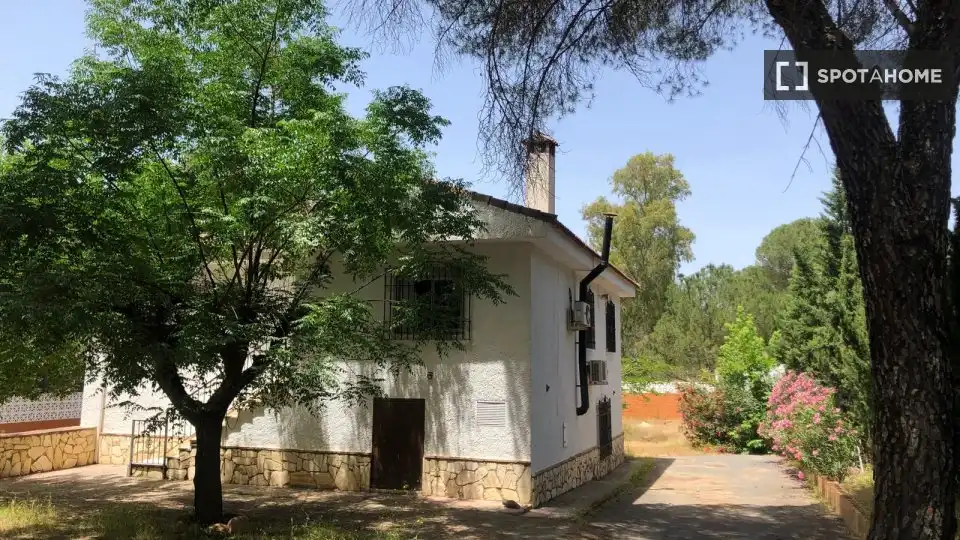 Habitación en El Brillante -El Naranjo - El Tablero
