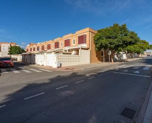 Vista exterior de Casa o xalet en venda en  Almería Capital amb Aire condicionat, Calefacció i Jardí privat