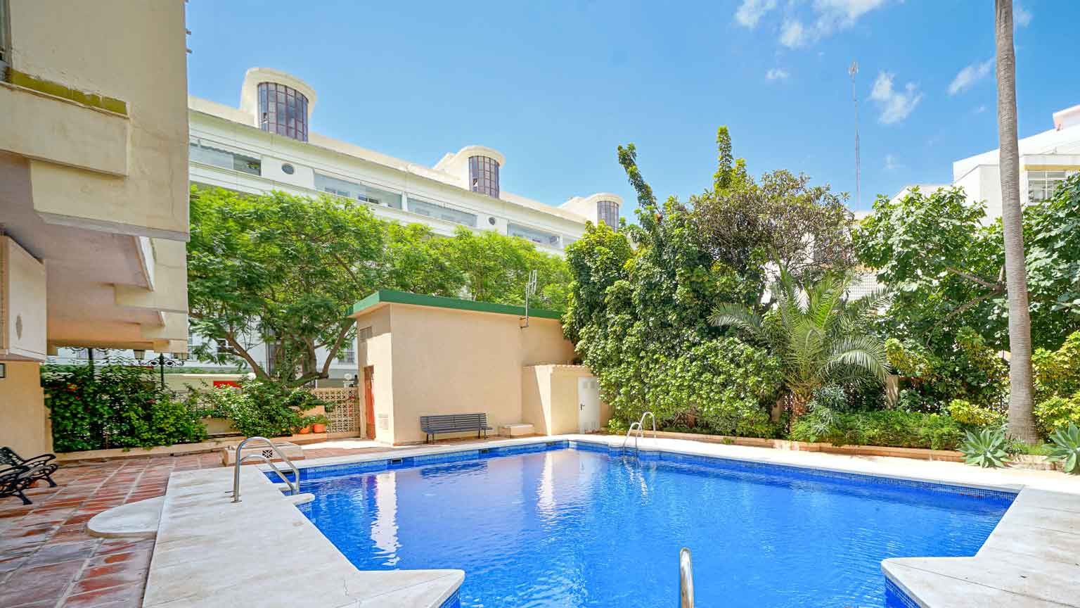 Piscina de Estudio en venta en Marbella con Aire acondicionado, Terraza y Piscina