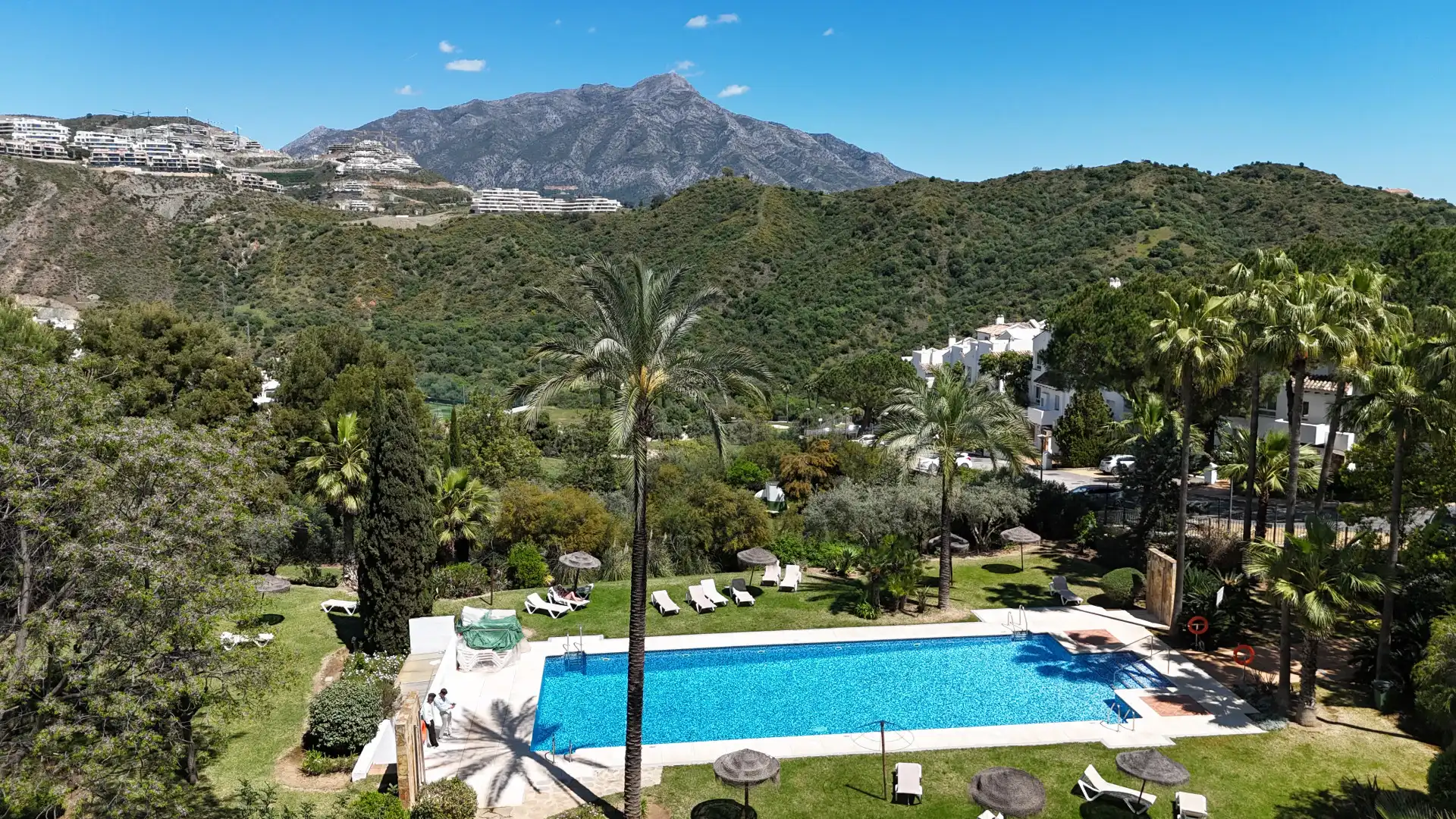 Jardí de Planta baixa en venda en Benahavís amb Aire condicionat, Terrassa i Piscina