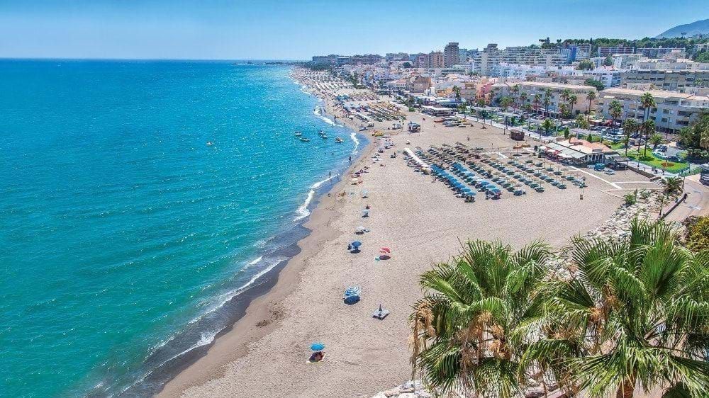 Vista exterior de Oficina en venda en Torremolinos amb Aire condicionat i Terrassa